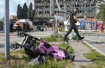 Коляска ребёнка, погибшего в результате ракетного удара по Виннице 14 июля 2022