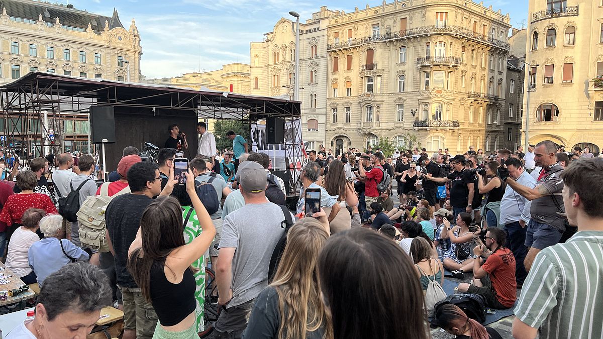 Tüntetés a katatörvény módosítása ellen Budapesten 2022. július 14-én