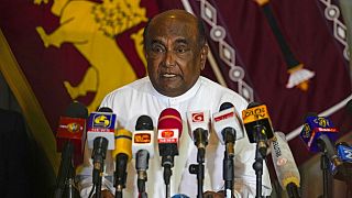 Спикер парламента Шри-Ланки объявляет об отставке президента Готабая Раджапаксы. 15 июля 2022 г.