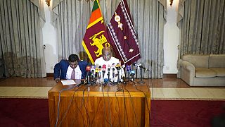 O πρόεδρος της βουλής Mahinda Yapa Abeywardana αναγγέλλει επίσημα την παραίτηση της κυβέρνησης
