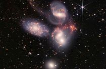 مجموعة مرئية من خمس مجرات التقطها تلسكوب جيمس ويب الفضائي من وكالة ناسا.