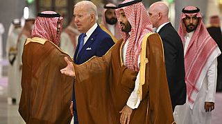 Joe Biden en Arabia Saudí junto al príncipe heredero Bin Salmán