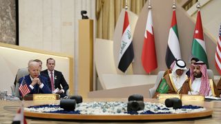 ولي العهد محمد بن سلمان والرئيس الأميركي جو بايدن خلال القمة العربية في جدة