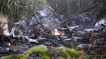 Destroços do avião que se despenhou na Grécia