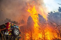 Пожарные борются с огнём во Франции