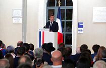 Emmanuel Macron pronuncia un discurso en la antigua estación de Pithiviers, convertida en lugar de memoria del Holocausto, Francia, 17/7/2022