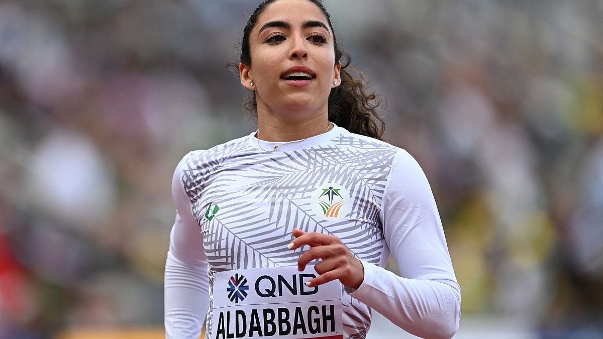 تتنافس السعودية ياسمين الدباغ في تصفيات 100 متر سيدات خلال بطولة العالم لألعاب القوى في هايوارد فيلد في يوجين بولاية أوريغون في 16 يوليو 2022.