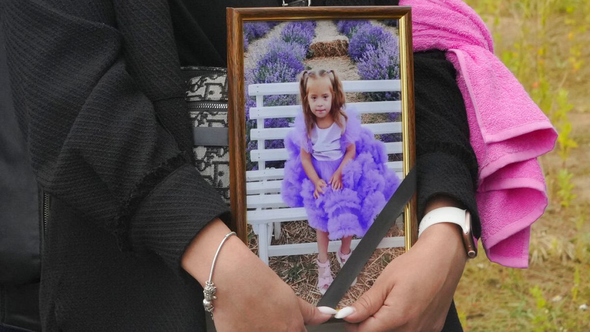 Die vier Jahre alte Liza war bei einem Raketenangriff am Donnerstag getötet worden.