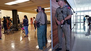 شرطي أمريكي في مدرسة بتكساس