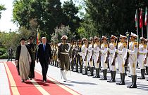 Cumhurbaşkanı Erdoğan, İran Cumhurbaşkanı Reisi tarafından resmi törenle karşılandı