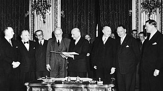 En avril 1951, la France, l'Allemagne de l'Ouest, l'Italie, la Belgique, les Pays-Bas et le Luxembourg signent le traité qui institut la CECA