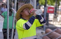 Calor extremo dificulta trabalhos na rua em Madrid