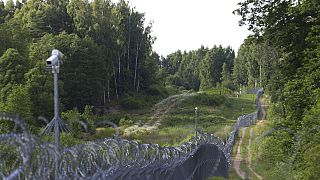 Alambre de espino en la frontera entre Lituania y el enclave ruso de Kaliningrado, cerca de Zerdziny, Polonia 7/7/2022