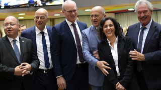 صورة تذكارية لوزيرة خارجية بلجيكية حجة لحبيب، مع عدد من وزراء خارجية دول الاتحاد الأوروبي خلال اجتماع لهم في بروكسل، 18 يوليو 2022.