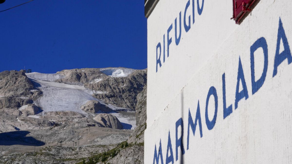 Una pared de la montaña Marmolada, en los Alpes italianos, Italia, 6/7/2022