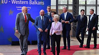 EU-Kommissionspräsidentin Ursula von der Leyen mit den Nordmazedoniens und Albaniens Premierministern