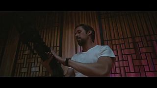 Ryan Gosling en una escena de la película "The Gray Man"
