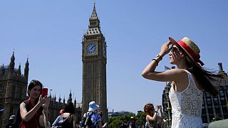 Londra pazartesi günü 41 derece sıcaklık kaydedildi. Meteoroloji tarihinde ilk kez sıcaklar sebebiyle kırmızı alarma geçti.