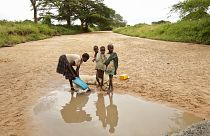 Afrika ülkesi Uganda'nın Karamoja bölgesinde yaşanan kuraklığın yol açtığı açlık, bu ay içerisinde yüzlerce kişinin ölümüne neden oldu