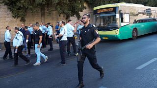 ضباط الشرطة الإسرائيلية في موقع الهجوم بالقدس، الثلاثاء 19 يوليو 2022