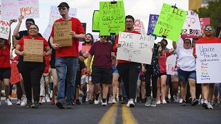 مظاهرة في تكساس ضد قرار المحكمة العليا الأمريكية إلغاء الحكم الصادر في قضية "رو ضد ويد"