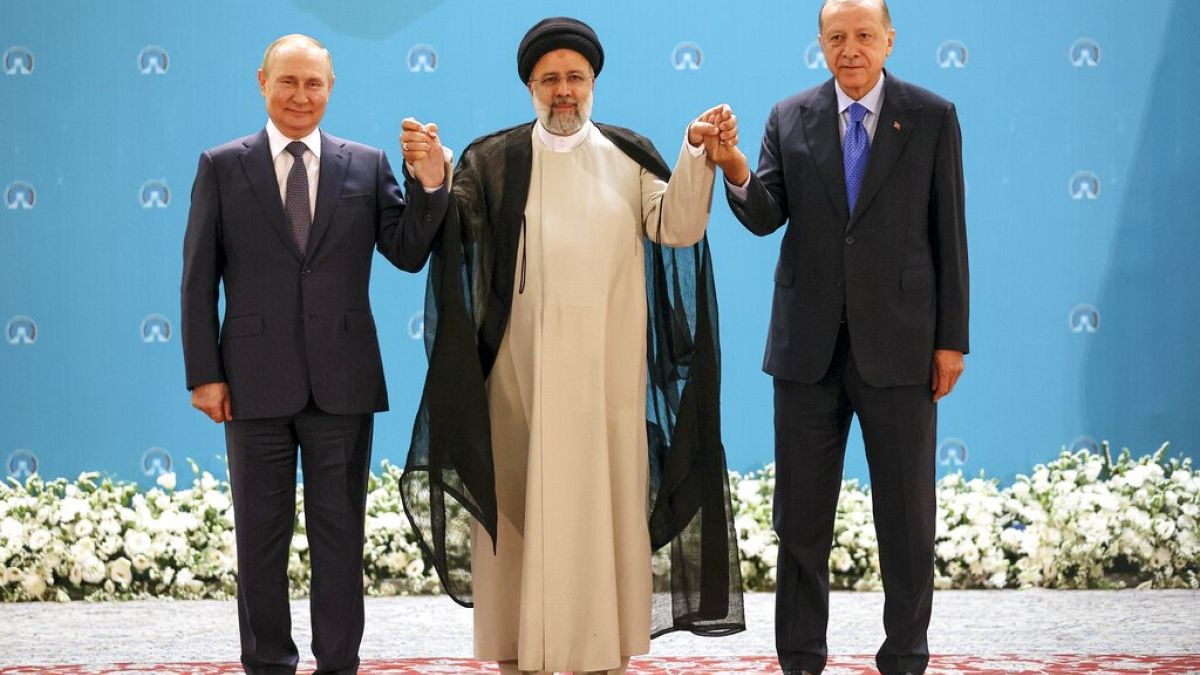 El presidente de Rusia, Vladímir Putin, junto a sus homólogos de Irán y Turquía
