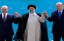 Οι ηγέτες Ρωσίας- Ιράν- Τουρκίας (από αριστερά ) στην Τεχεράνη