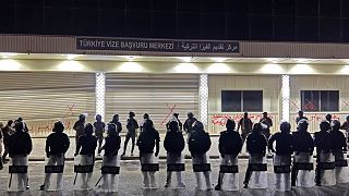 Kuzey Irak'taki saldırı sonrası Kerbela'da bulunan Türk vize merkezi önünde güvenlik önlemleri artırıldı