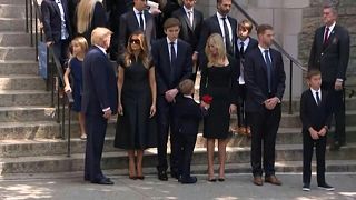 ترامب وأبنائه وأحفاده يودعون الزوجة والأم إيفانا خلال جنازة بنيويورك