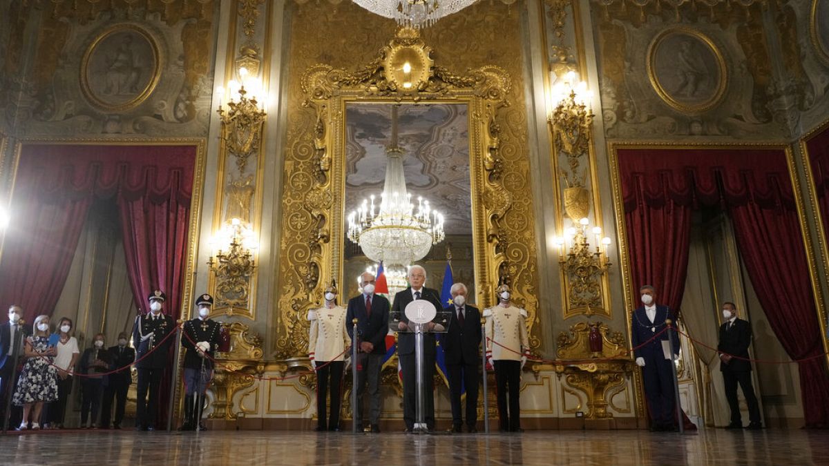 Italiens Staatspräsident Mattarella nach den Beratungen