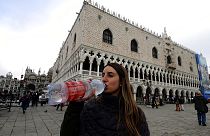 Venedik'ten turistlere uyarı: Plastik şişe yerine çeşmelerden su için
