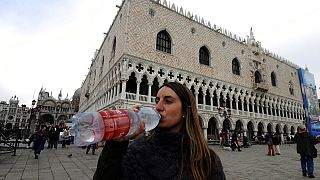 Τουρίστρια στη Βενετία (φωτογραφία αρχείου)