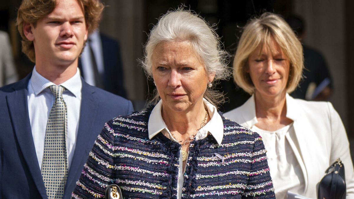 ألكسندرا بتيفر المعروفة باسم تيغي ليغ-بورك خارج المحكمة العليا، لندن، 21 يوليو 2022.