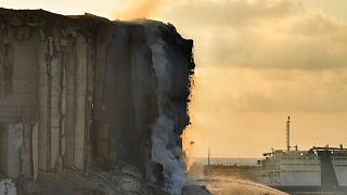 رجال الإطفاء يحاولون السيطرة على الحريق بيروت 21/07/2022