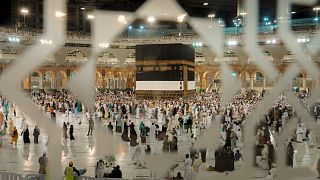 قال الأمن السعودي إن شرطة مكة أحالت إلى النيابة العامة مواطنا متواطئا قام بنقل وتسهيل دخول أحد الصحفيين (غير المسلمين) إلى العاصمة المقدسة