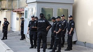 صورة من الارشيف- ضباط الشرطة قرب السفارة الإسرائيلية في أنقرة، تركيا