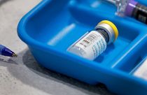 لقاح جدري القرود خلال حملة التطعيم في مركز برايد في ويلتون مانورز، فلوريدا، في 12 يوليو 2022