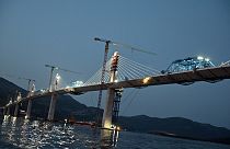 Строительство Пелешацкого моста началось еще в 2007 году, но откроют его только 26 июля 2022.