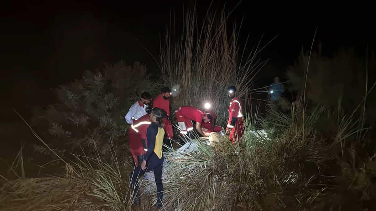 Спасатели ищут выживших в провинции Фарс