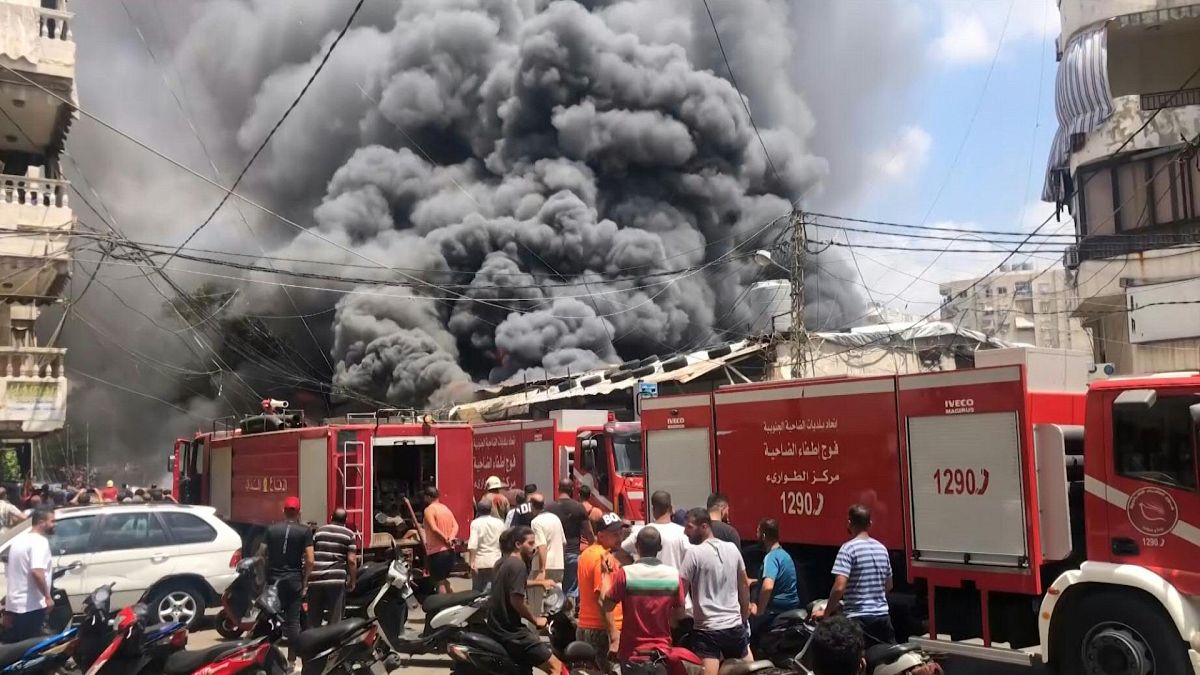 آتش نشانان لبنانی آتش‌سوزی بزرگ در حومه بیروت را مهار کردند