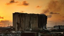 Los silos del puerto de Beirut, en peligro de colapso a causa de un incendio
