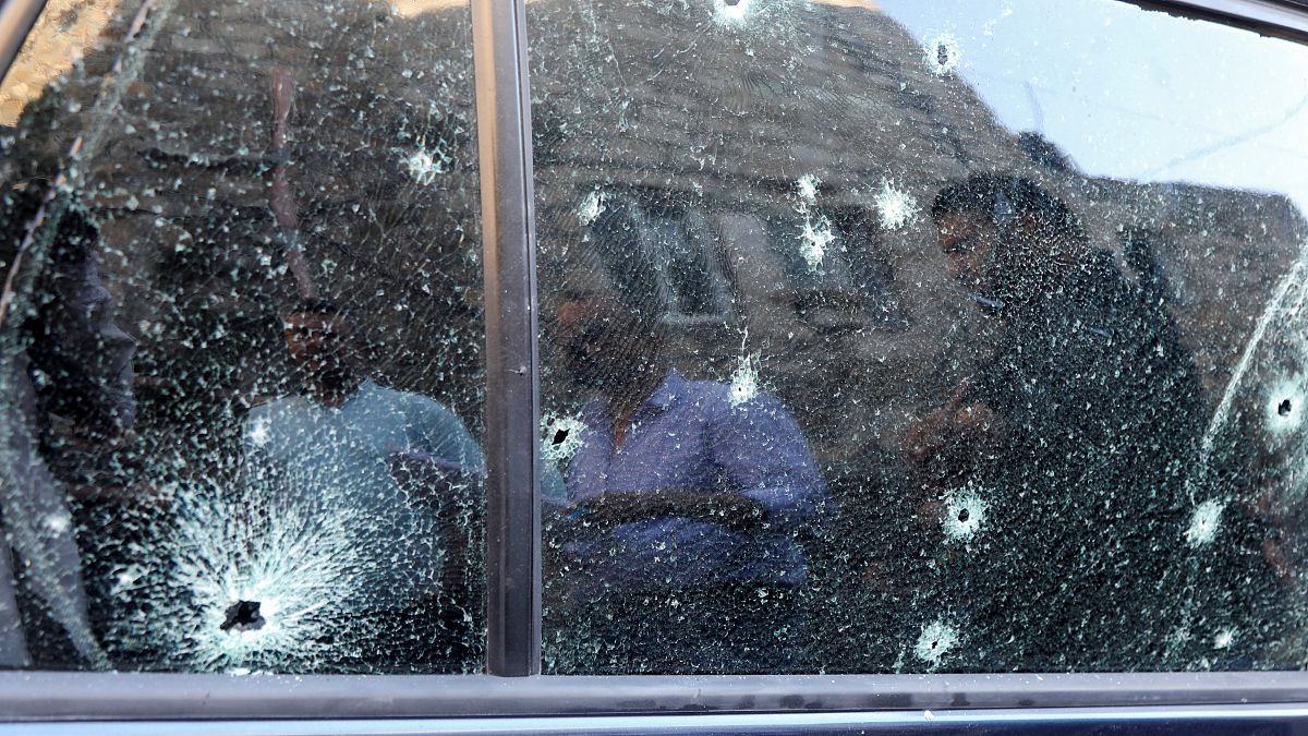 صورة لمركبة فلسطينية وقد تعرضت لوابل من الرصاص في مدينة نابلس شمال الضفة الغربية. 24/07/2022