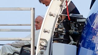 Papa Francis, Roma'daki Leonardo da Vinci Havaalanı'ndan hareketle Kanada'ya gitti. Papa, son dönemlerde diz ağrıları çektiği için tekerlekli sandalya kullanıyor