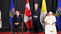 Papa Francisco recebido pelo Primeiro-ministro canadiano Justin Trudeau no aeroporto internacional de Edmonton, na província de Alberta, no Canadá 