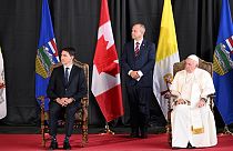 Papa Francisco recebido pelo Primeiro-ministro canadiano Justin Trudeau no aeroporto internacional de Edmonton, na província de Alberta, no Canadá