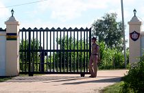  بوابة تؤدي إلى مجمع سجن نايبيداو في نايبيداو، ميانمار- 22 يونيو 2022.