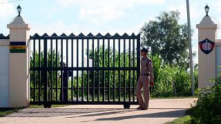  بوابة تؤدي إلى مجمع سجن نايبيداو في نايبيداو، ميانمار- 22 يونيو 2022.