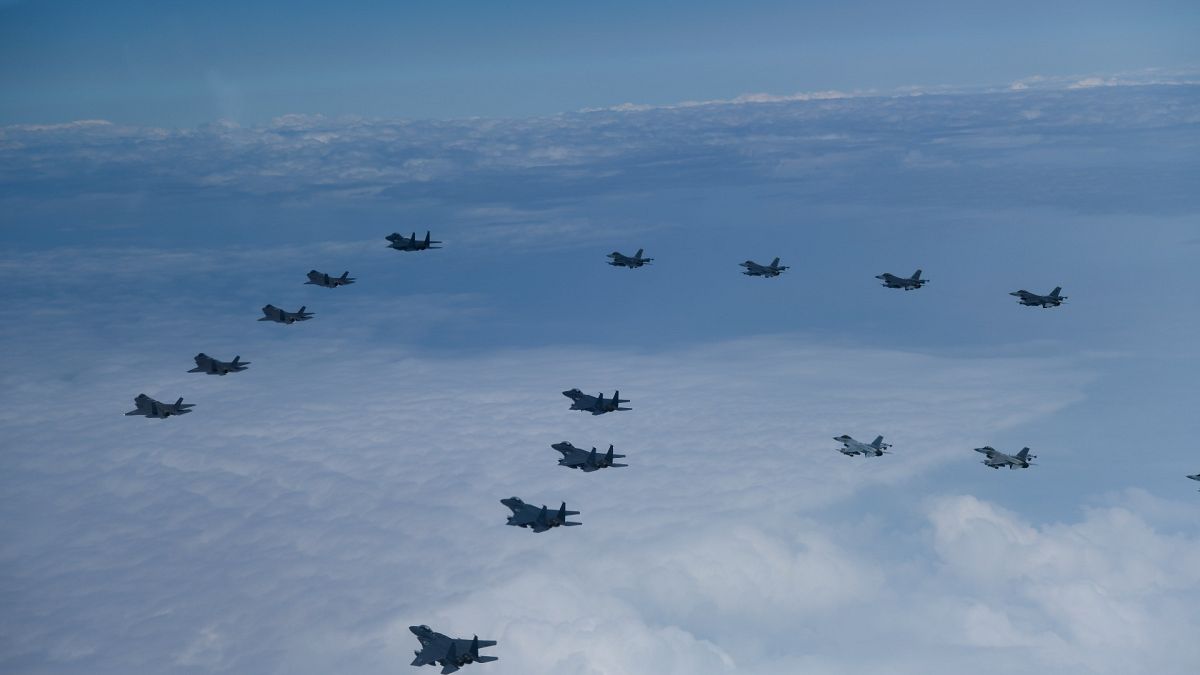 مناورة مشتركة فوق البحر الغربي لكوريا الجنوبية للقوات الجوية الأمريكية وكوريا الجنوبية، الثلاثاء 7 يونيو 2022 