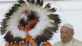 Le pape François rencontrant des membres des communautés autochtones, notamment des Premières nations, Métis et Inuits, près d'Edmonton, au Canada, lundi 25 juillet 2022.
