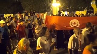 احتفالات بالنتيجة المتوقعة للاستفتاء على الدستور الجديد-تونس